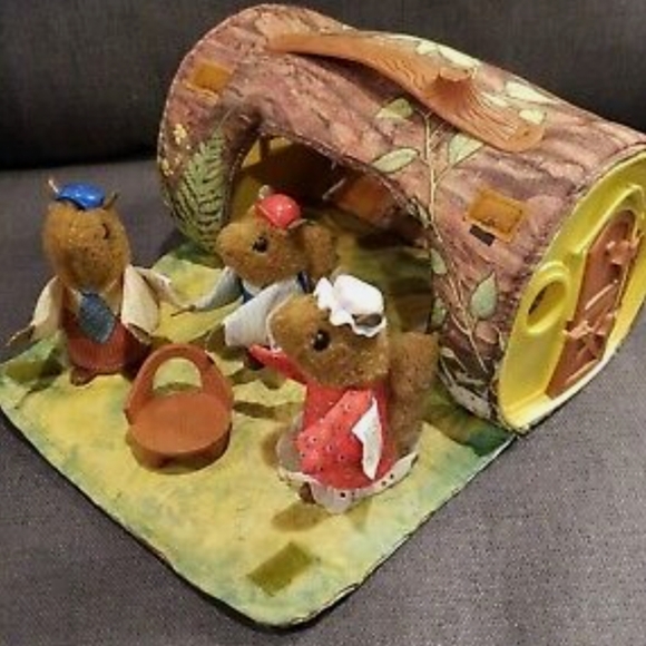 FisherPrice Toys Vintage 979 Fisher Price Woodsey Squirrel Family